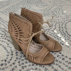 Cutout bootie heel